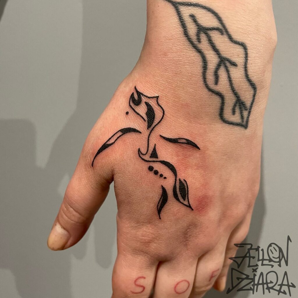 hand tattoos for women