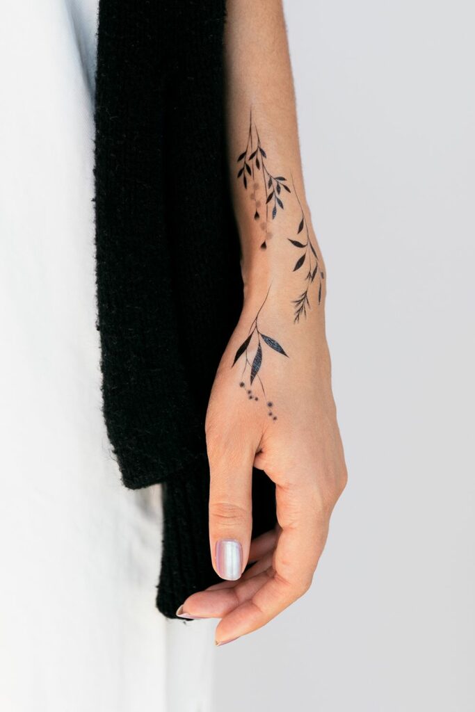 hand tattoos for women