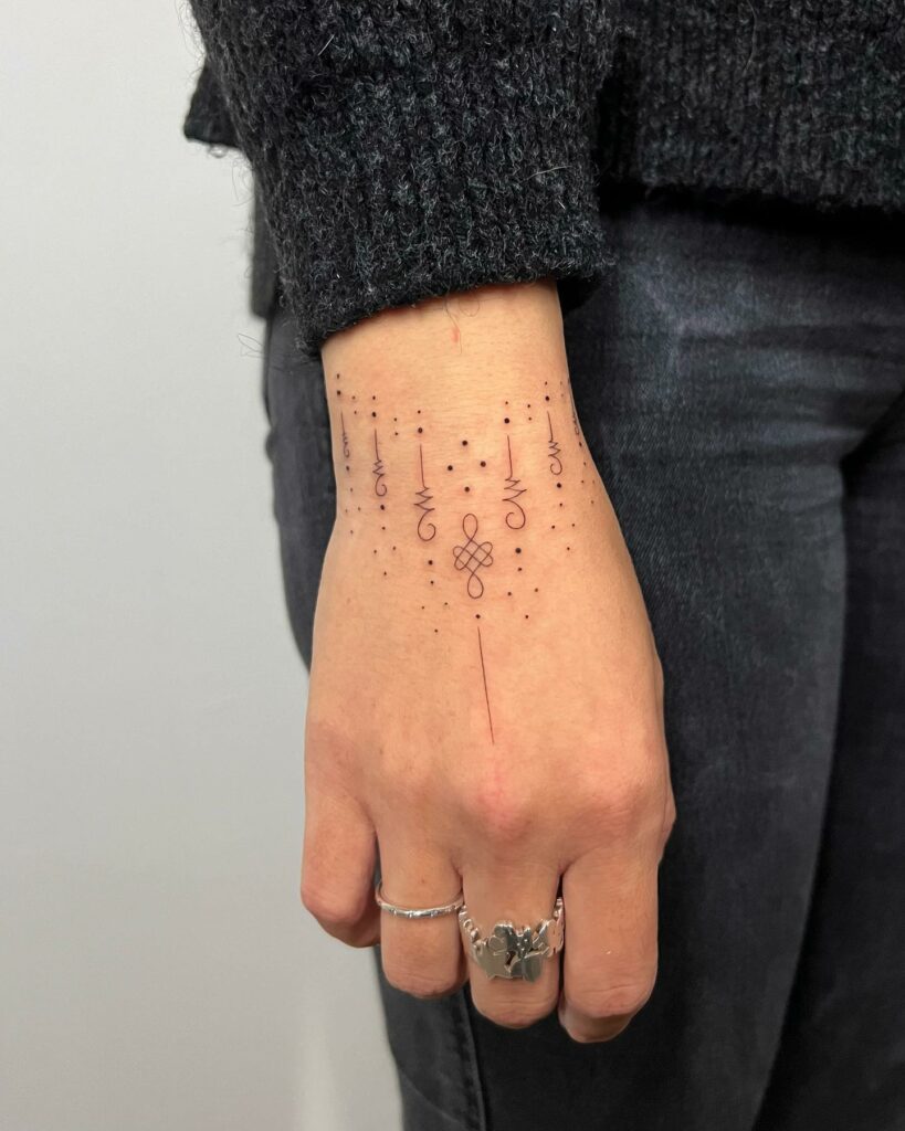 hand tattoos for women