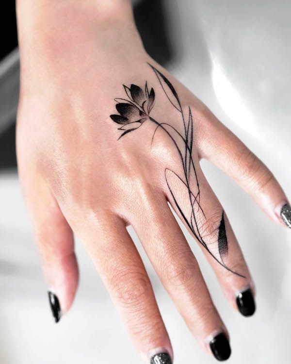 hand tattoos for women 