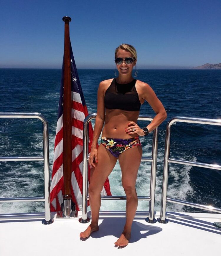 Lainey Wilson Bikini photo